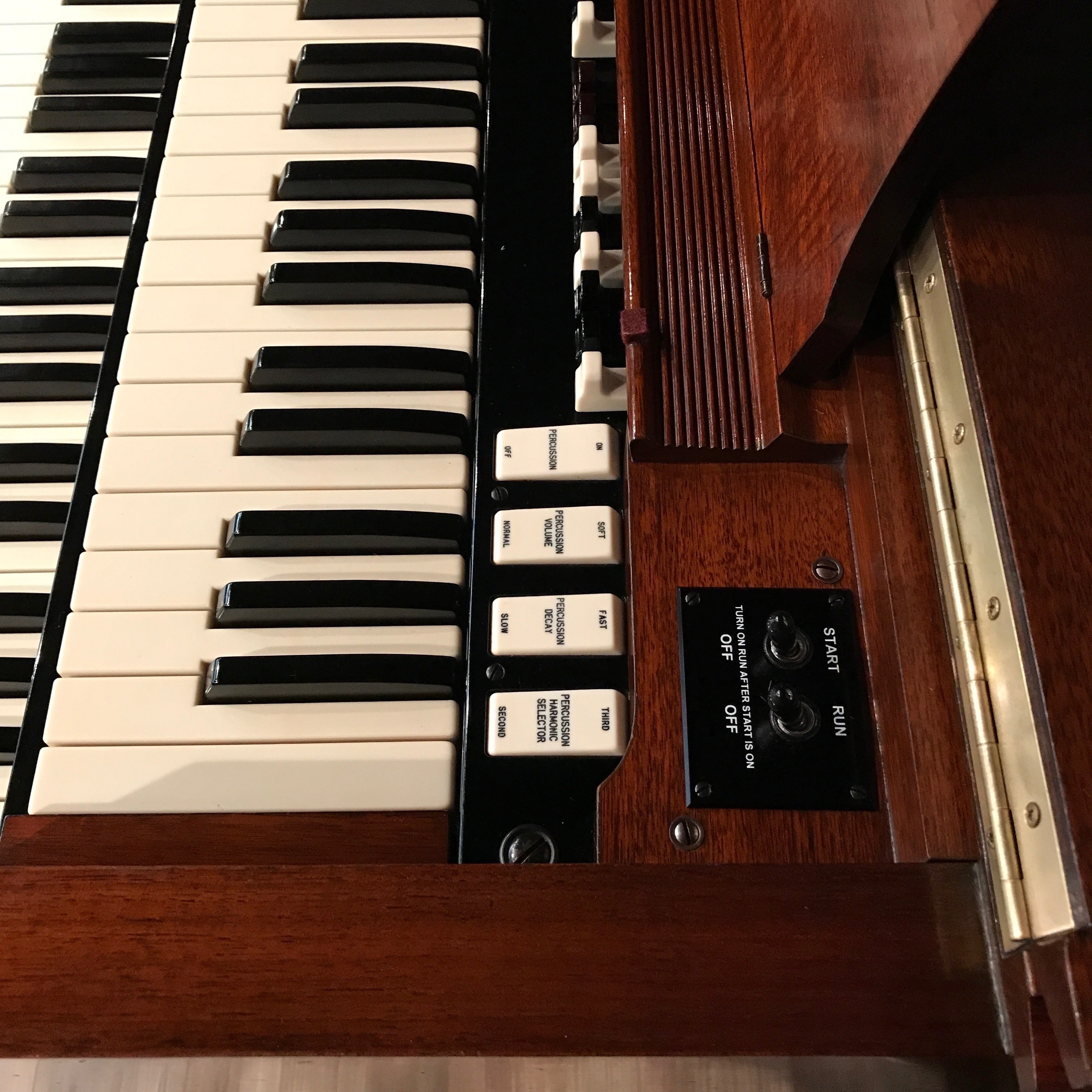 Hammond Vintage (1957) B-3 Organ and Leslie Type 122 Rotary Speaker - Red Mahogany View 11