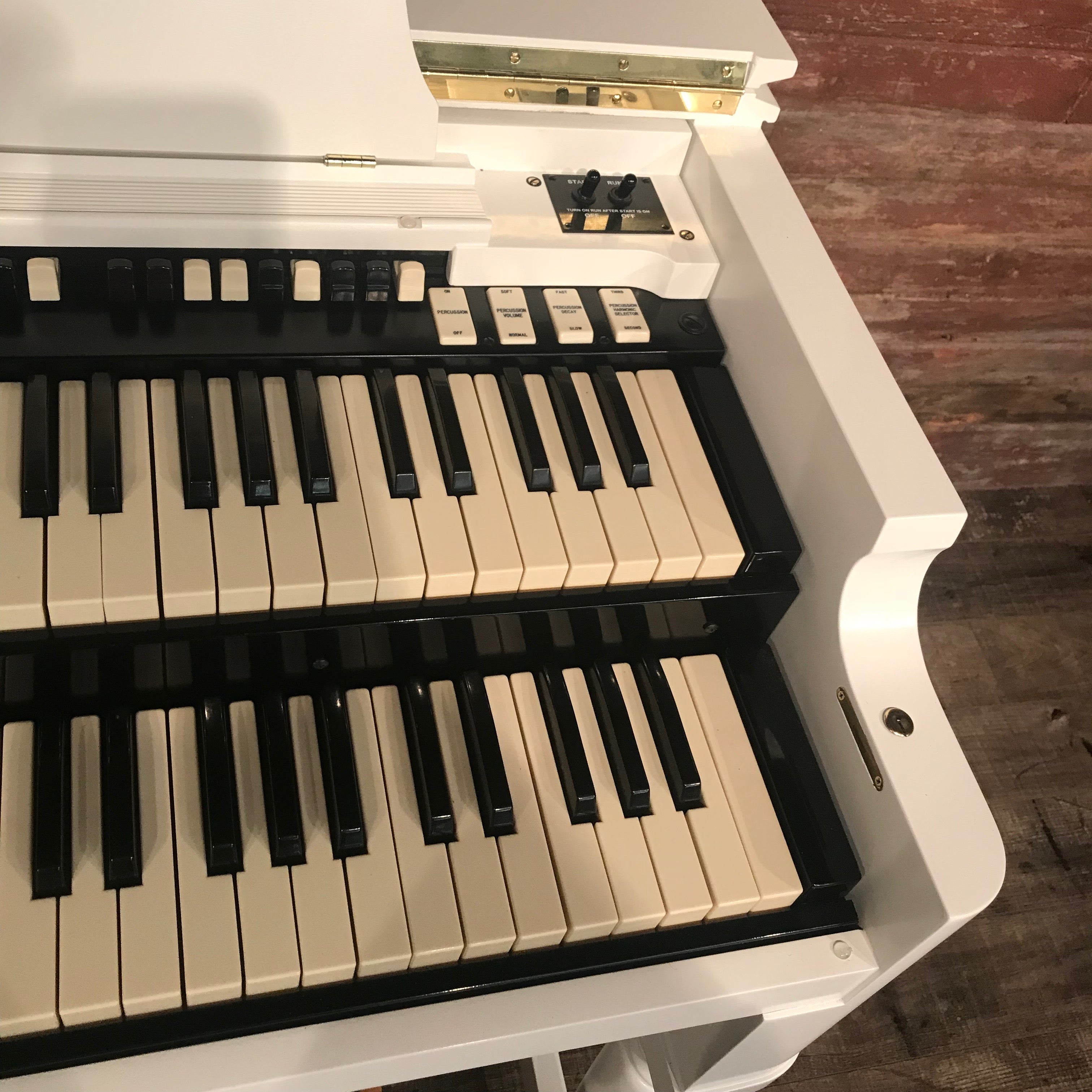 Hammond Vintage (1959) B-3 Custom Organ and Leslie Type 122 Rotary Speaker - Semi Gloss White View 9