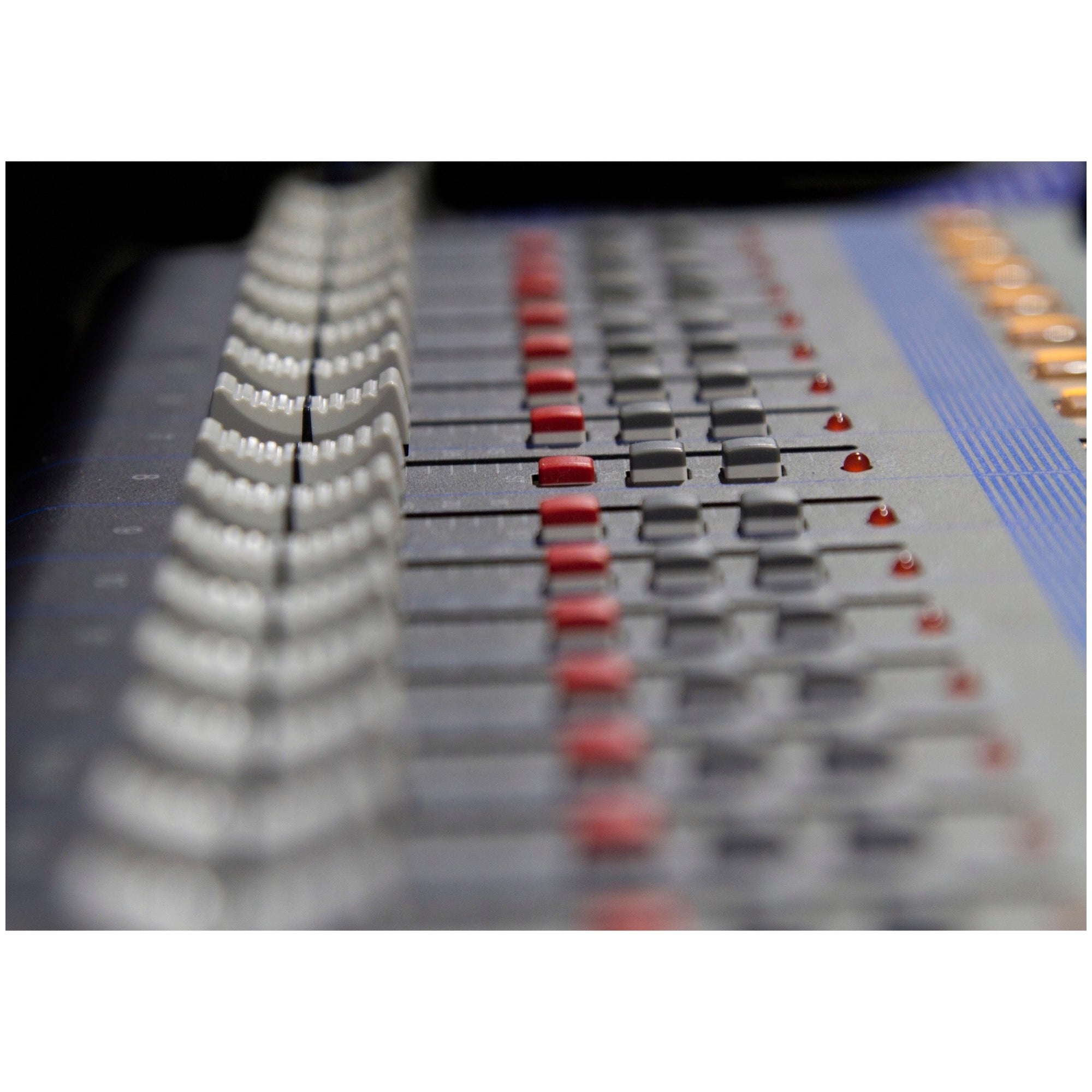 Yamaha MG16XU 16-Channel Analog Mixer Controls